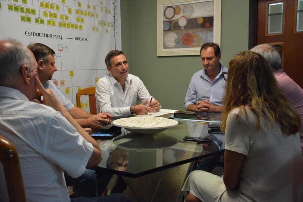 El intendente Córdoba mantuvo una reunión con Pedro Dellarrosa
