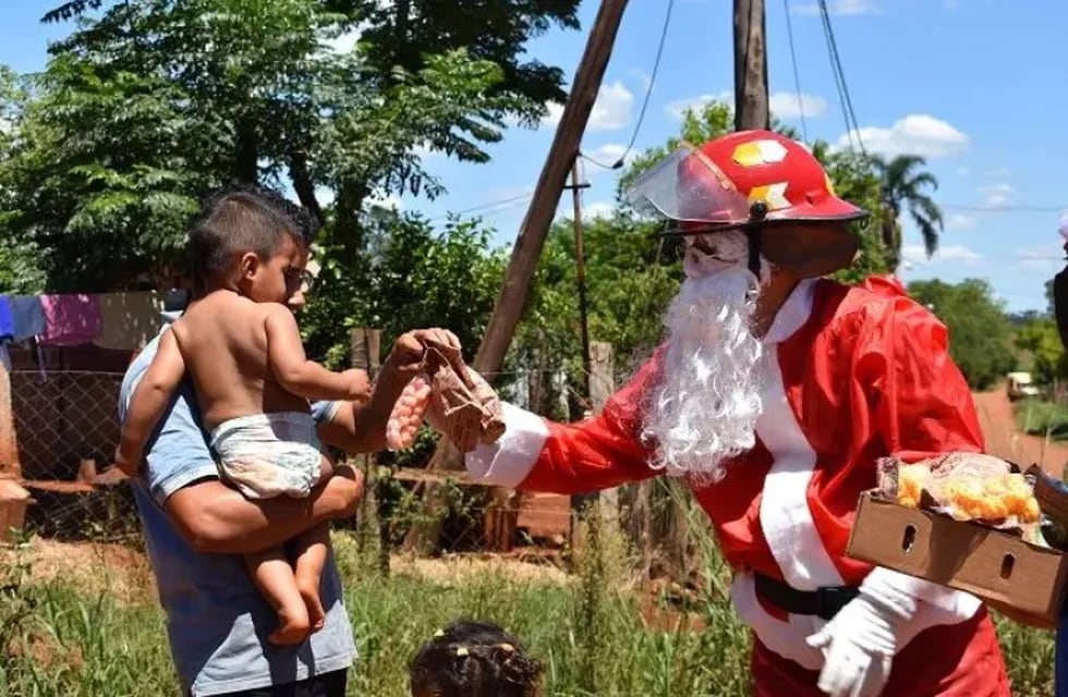 Bomberos Voluntarios lanzan una campaña para recaudar regalos navideños para los niños de San Pedro.