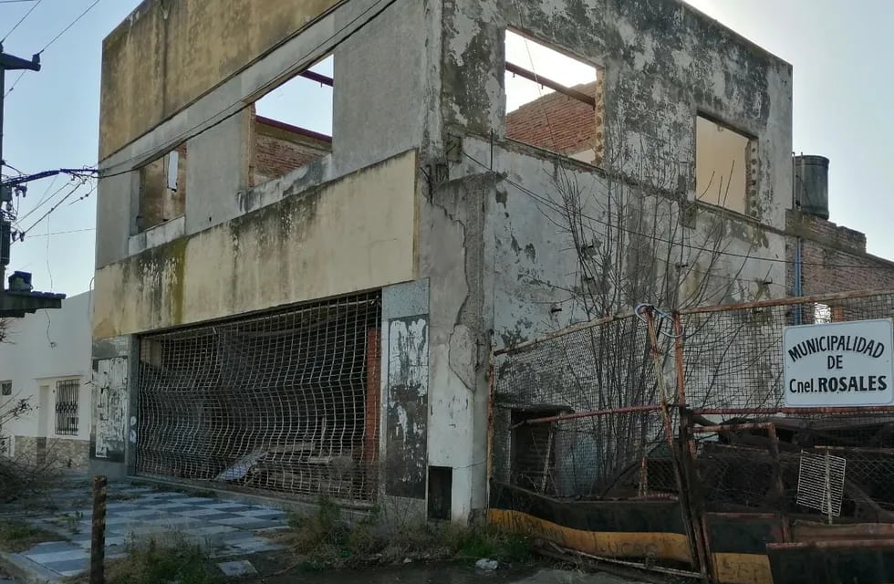 Buscan recuperar el edificio abandonado de calle Espora al 1300