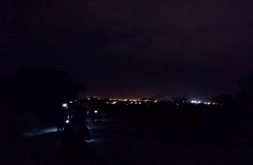 Caminata recreativa nocturna en los senderos y caminos montañosos de Alta Gracia. Créditos: Dirección de Deportes