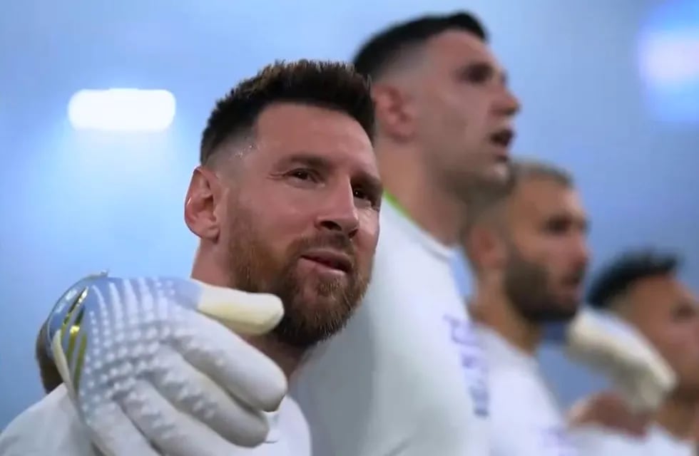 Messi, durante el Himno: un momento que se llevó muchos memes. (Captura de TV)