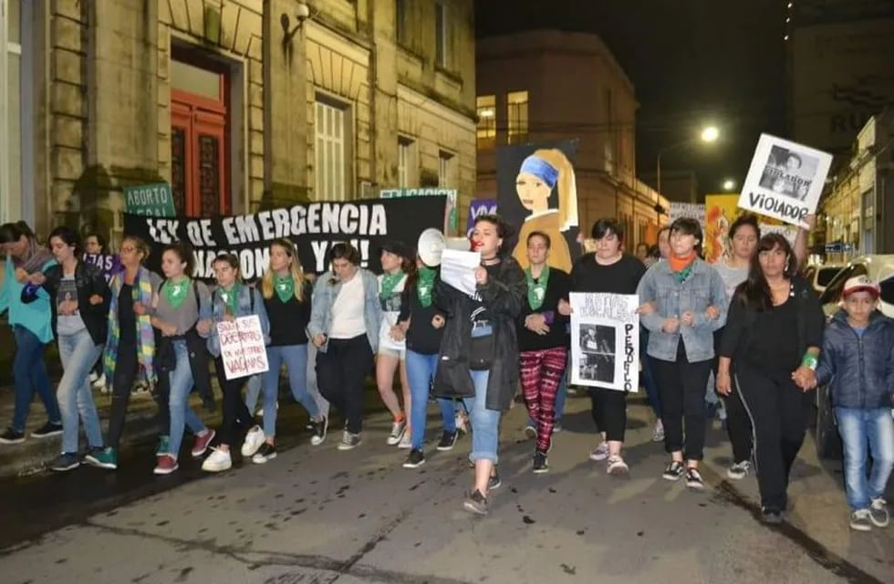Movilización de mujeres en Concepción del Uruguay\nCrédito: LaPirámide