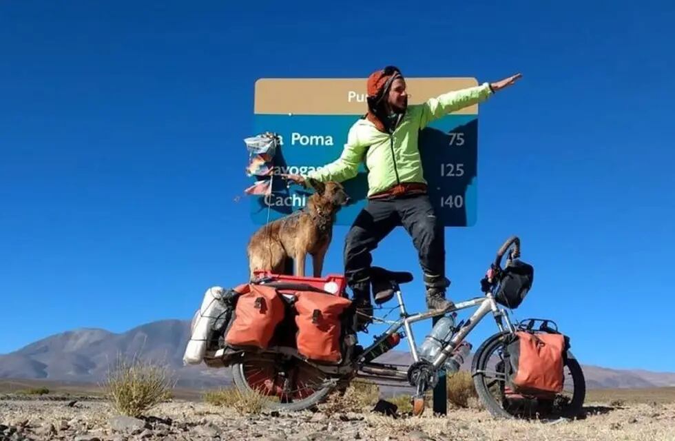 Viven su aventura por todo el País sobre su bicicleta tándem