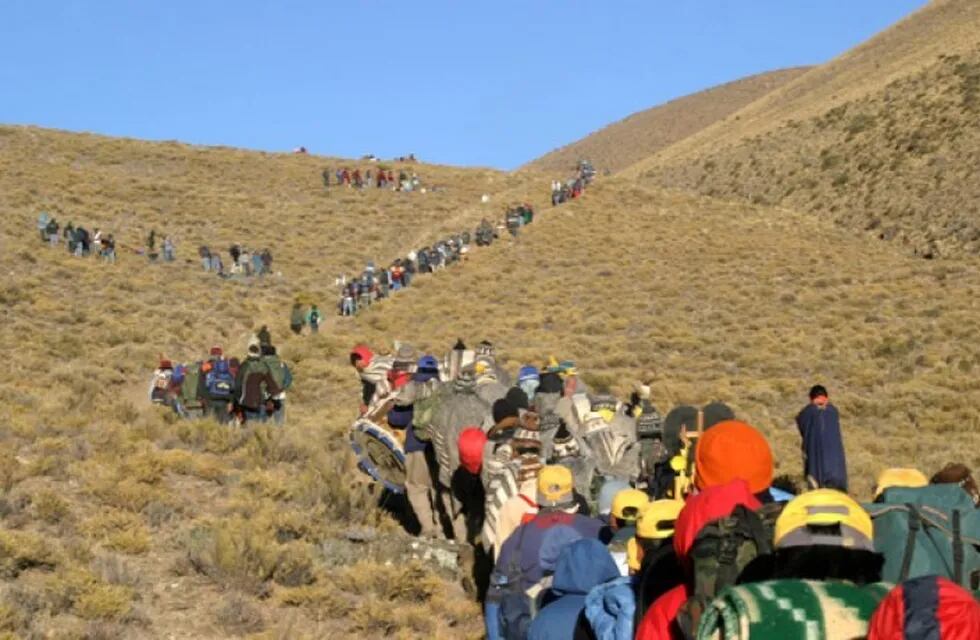 Verdaderas multitudes ascienden a las alturas de Punta Corral para rendir honores a Nuestra Señora de Copacabana.