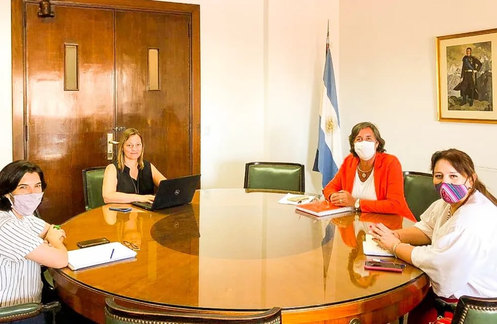 Gabriela Castillo, se reunió con funcionarios nacionales de Recursos Hídricos, Planificación Territorial y Vialidad Nacional.
