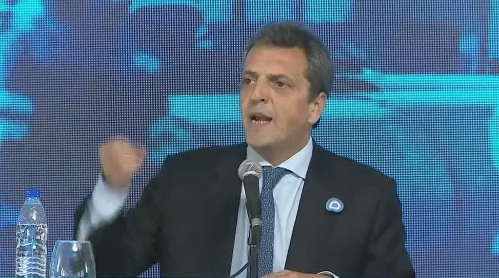 El Ministro de Economía y precandidato a presidente por Unidad por la Patria, Sergio Massa, durante su alocución. Foto: Captura transmisión