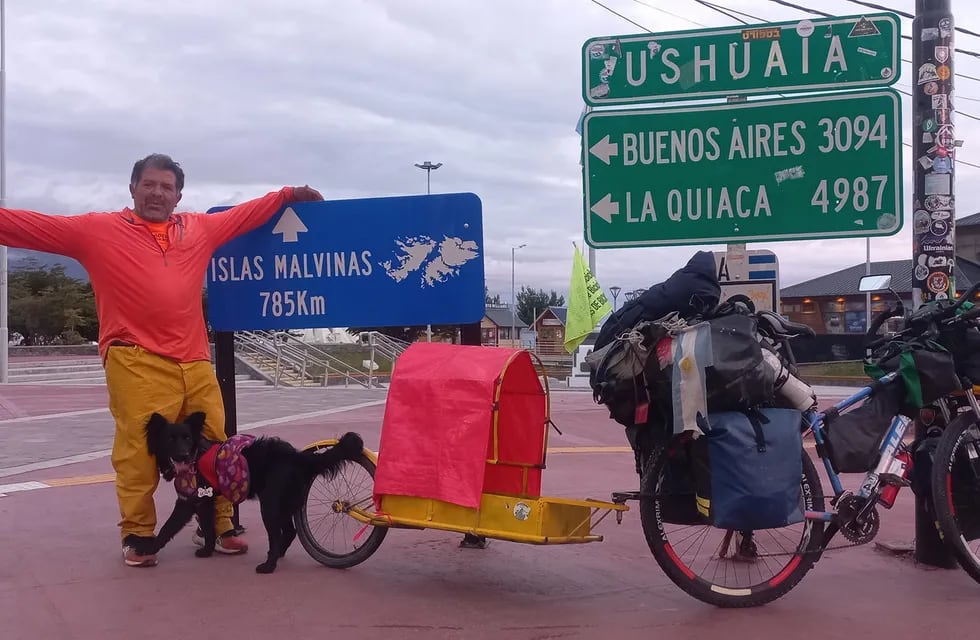 Con 57 años Jorge Gómez recorrió el país en bicicleta y en 2022 llegó a Ushuaia.