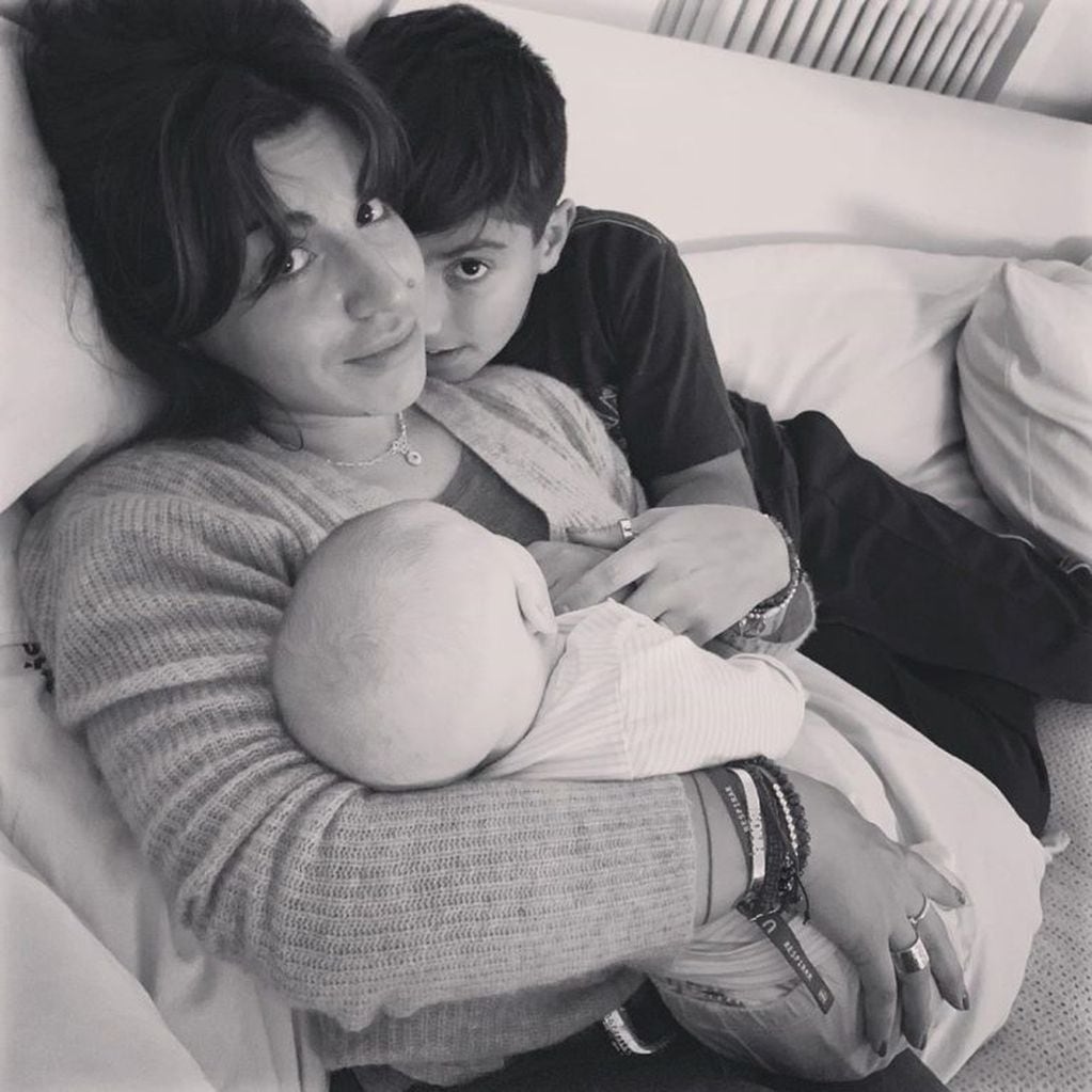 Gianinna junto a su hijo y sobrina (@giamaradona).