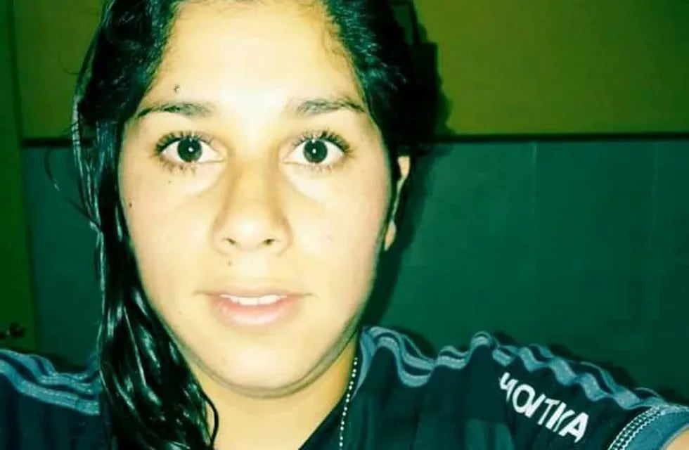 Rojas fue encontrada en su dormitorio con un disparo en la cabeza. (Facebook)
