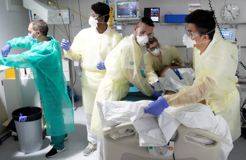 Coronavirus: conmoción en Suiza por la muerte de un bebé. (REUTERS)