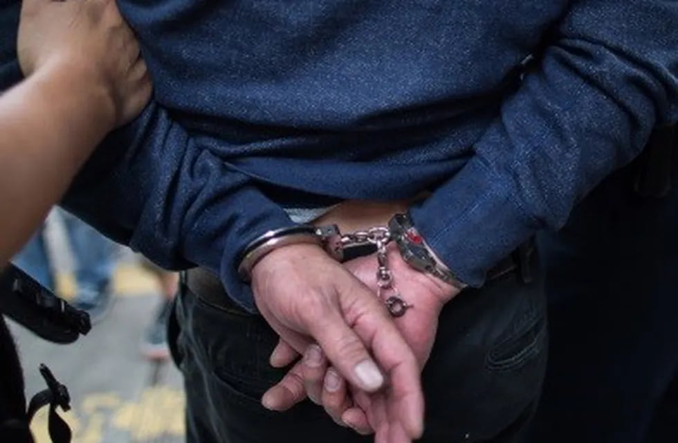 Hicieron allanamientos en busca de drogas y entre medio de los arrestos se encontraba un agente Penitenciario de Mendoza.