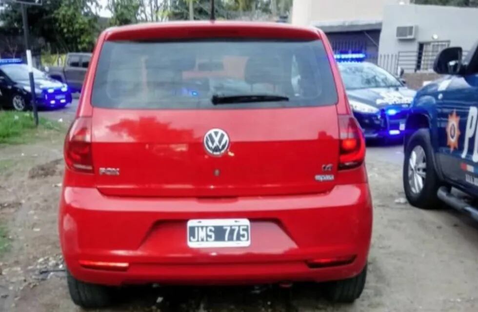 Volkswagen Fox rojo en el que se desplazaban los supuestos asesinos de Argüelles. (Juan José García)