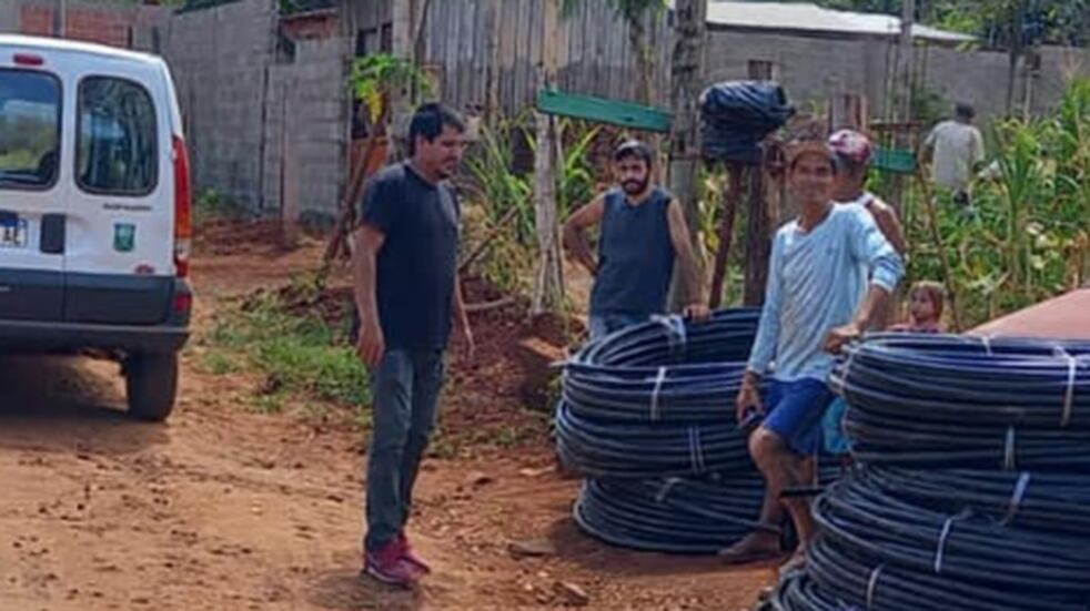 Unas 120 familias recibieron mangueras en Puerto Iguazú.