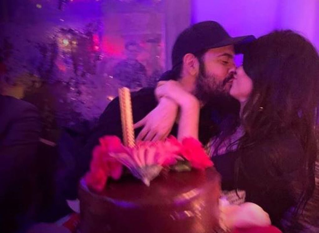 Eva de Dominici festejando su cumpleaños junto a Eduardo Cruz, el hermano de Penélope Cruz (Foto: Instagram/dedominicieva)