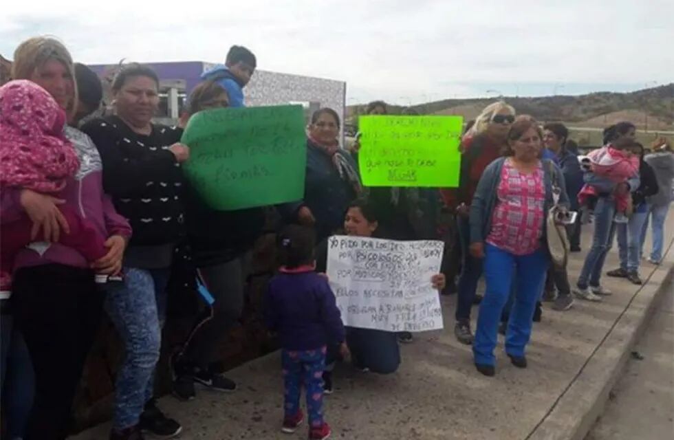 Familiares reclaman por los internos de San Luis.
