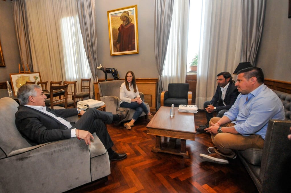 El gobernador Morales recibió a la diputada nacional María Eugenia Vidal en la casa de Gobierno, acompañado por el secretario de Gobierno Diego Rotella.