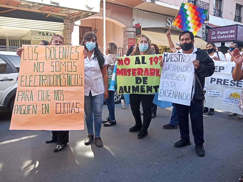 El miércoles hubo una movilización en San Salvador de Jujuy, acompañando la primera jornada del paro docente por 48 horas.