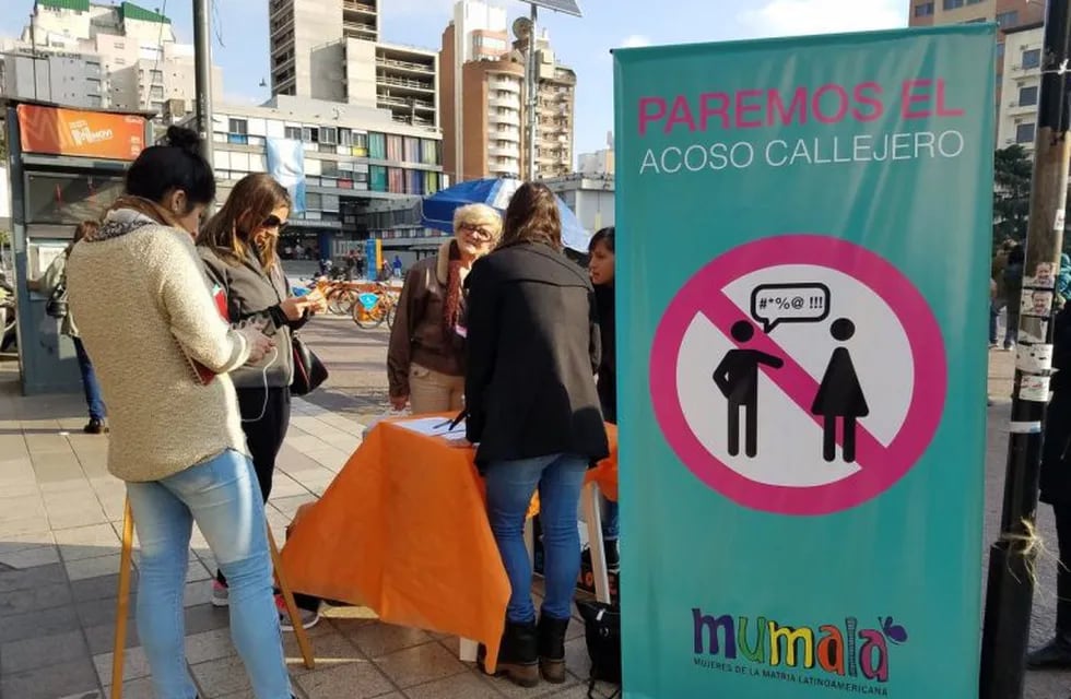 Campaña para apoyar el proyecto de prevención del acoso callejero en Rosario. (@MumalaRosario)