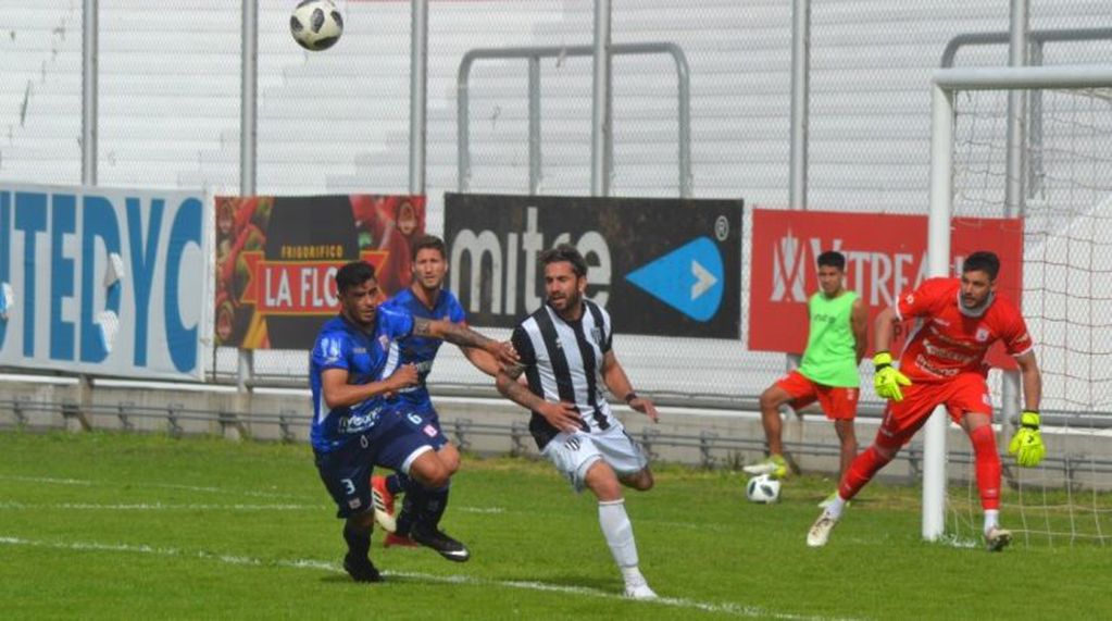 Deportivo Morón no pudo aprovechar la oportunidad de local ante Gimnasia de Mendoza y sólo sumó un punto.