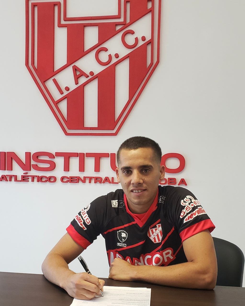 Nicolás Barrientos firmó el martes por la noche como nuevo jugador de Instituto