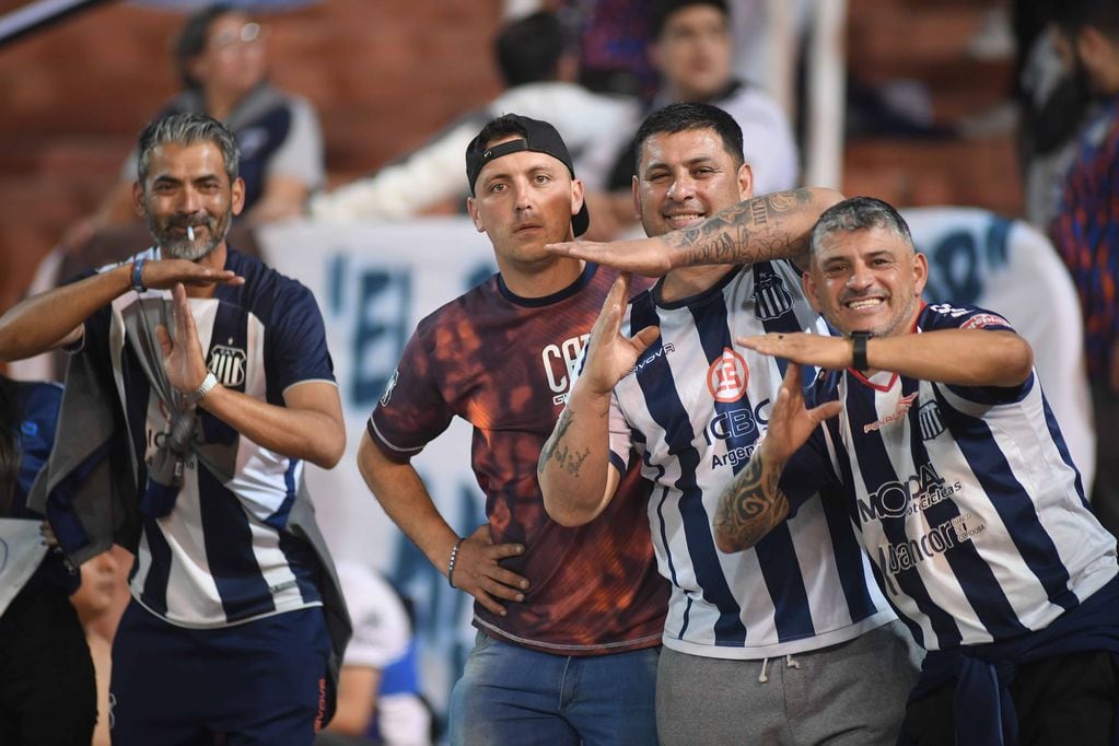 Hinchas de Talleres en el partido contra Boca en Mendoza por Copa Argentina