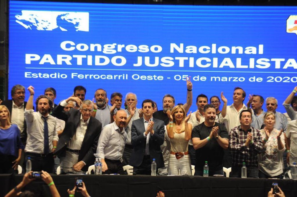 Con Alberto Fernández, se llevó a cabo la reunión que contó con la presencia de varios miembros del Gabinete. 