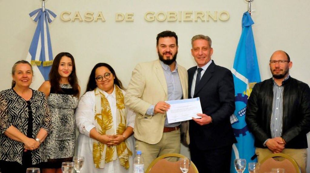 Se llevo a cabo la entrega de certificados con la presencia del Gobernador del Chubut Mariano Arcioni.