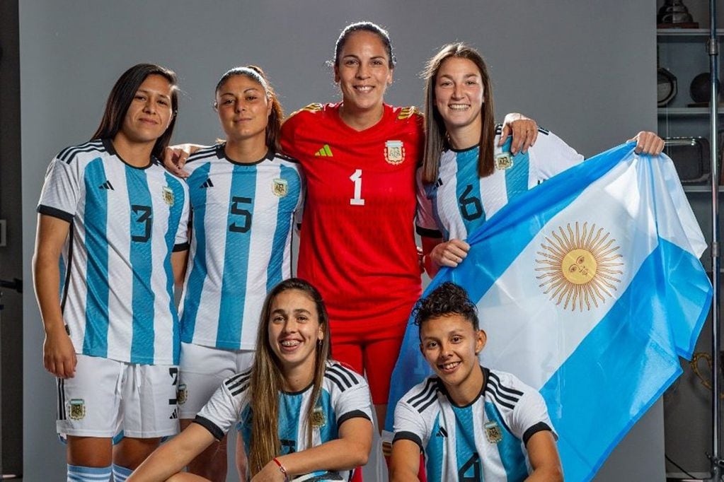 Foto del seleccionado argentino femenino en la previa del estreno con Italia en el Mundial. Foto: FIFA.