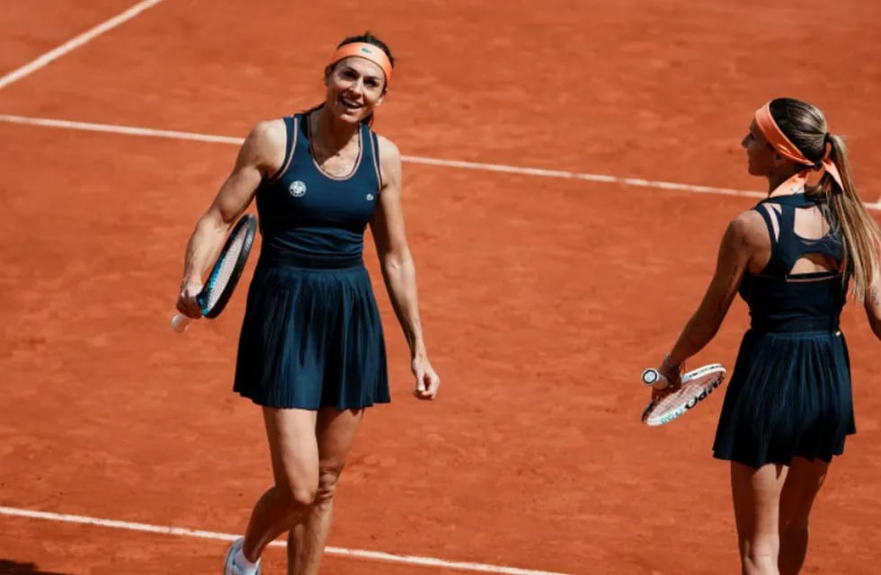Gabriela Sabatini y Gisela Dulko ganaron su primer partido en el torneo de leyendas de Roland Garros.