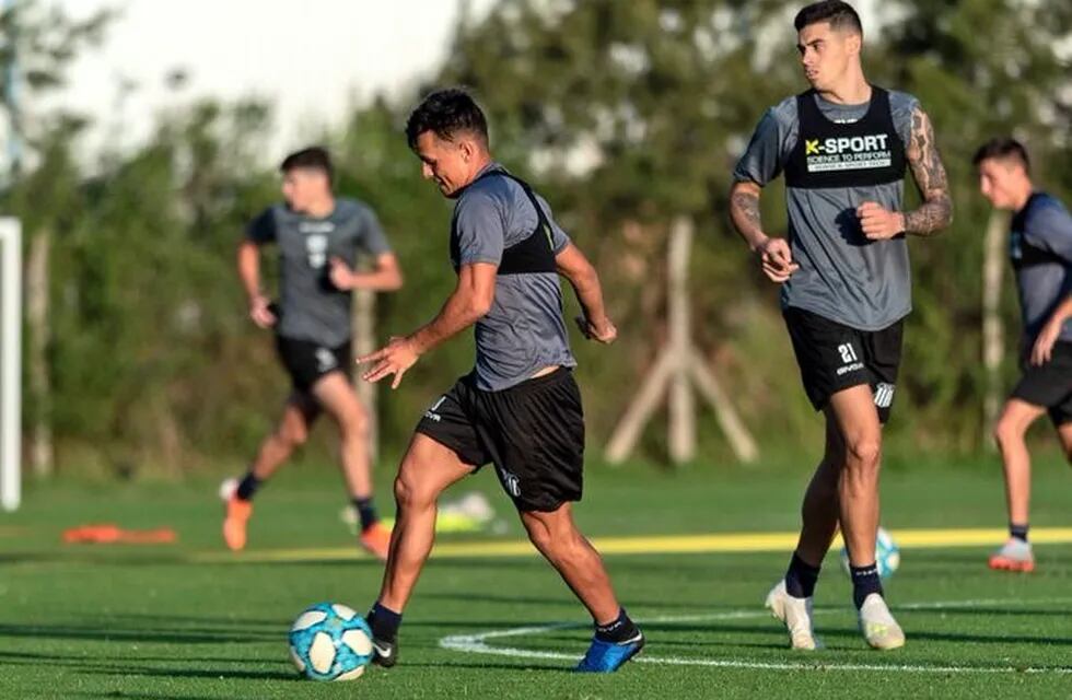 Pablo Cubas anotó el primero en el triunfo Albiazul en el predio del Halcón de Varela.