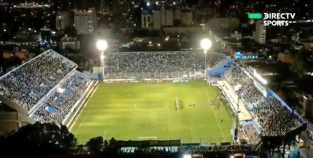 El Gigante de Alberdi en el partido entre Belgrano y Riestra. (Captura TV).