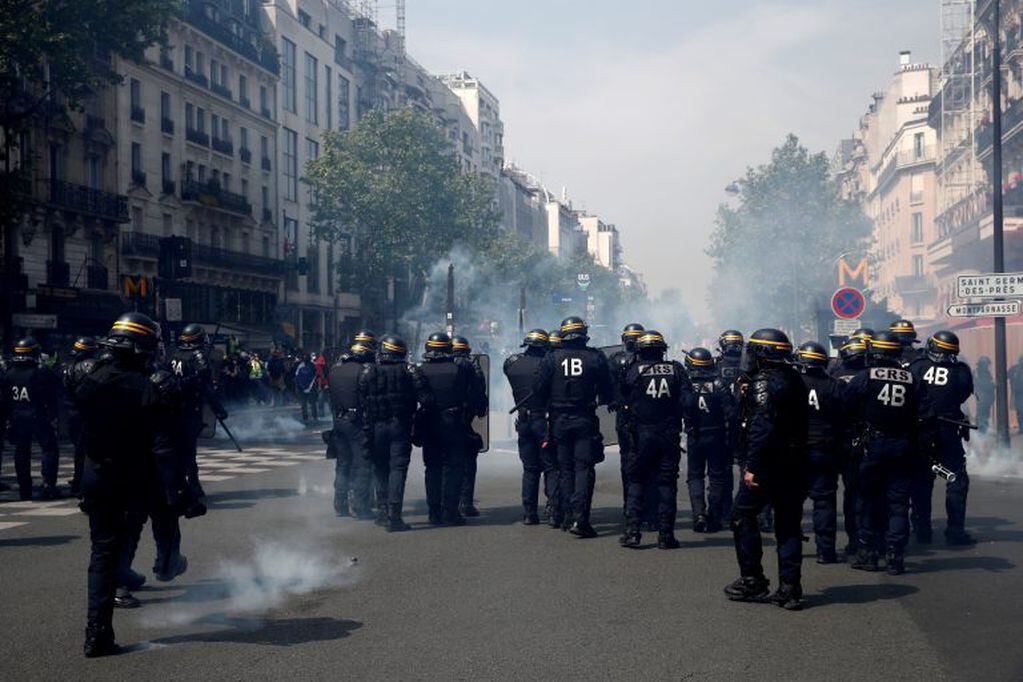 Graves incidentes en la marcha por el Día del Trabajador en París (Foto: REUTERS/Benoit Tessier)
