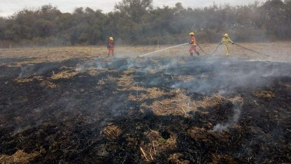 Incendio en zona rural de Arroyito