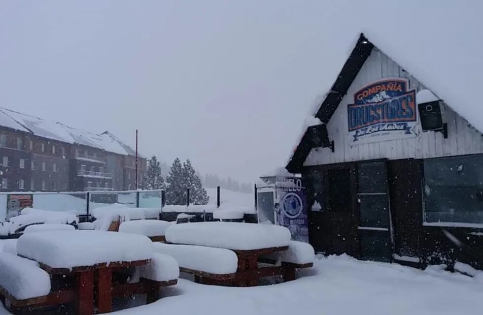 La nieve trae esperanzas para la temporada invernal que está a punto de abrir en Las Leñas.