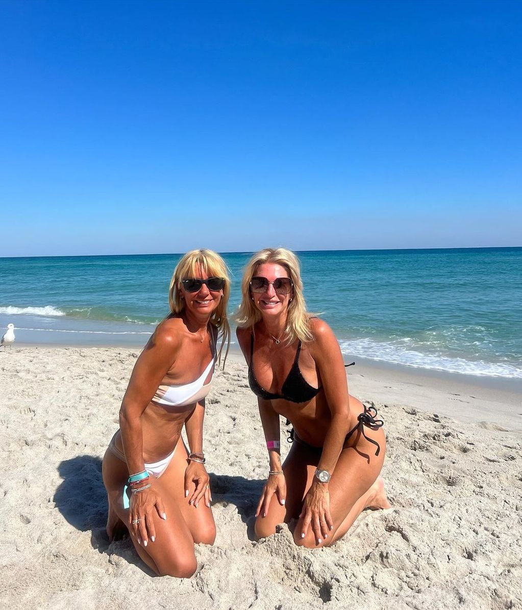 Yanina Latorre deslumbró posando en microbikini en las playas de Miami