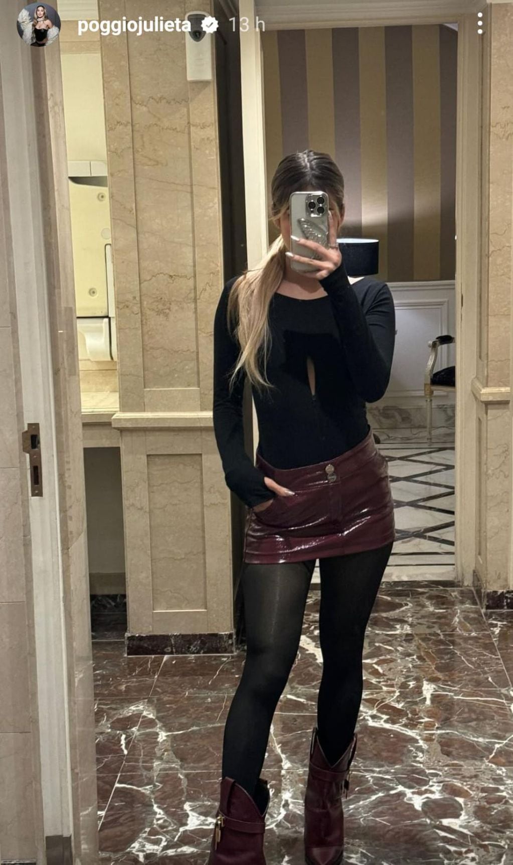 Transparencias y minifalda: Julieta Poggio subió la temperatura del invierno con un espectacular outfit