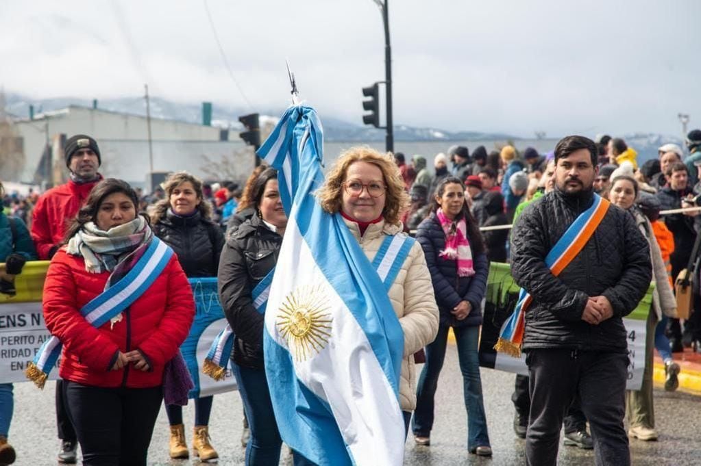 Vuoto encabezó el exitoso desfile por el 138° Aniversario de Ushuaia