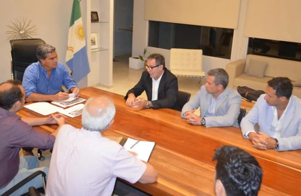 El gobernador electo se reunió con empresarios y referentes del sector. (Prensa Frente Chaqueño)
