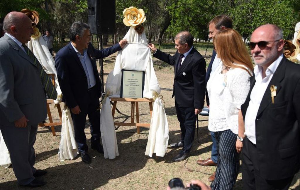 Las autoridades participaron del acto aniversario. Foto: Gobierno de Mendoza.