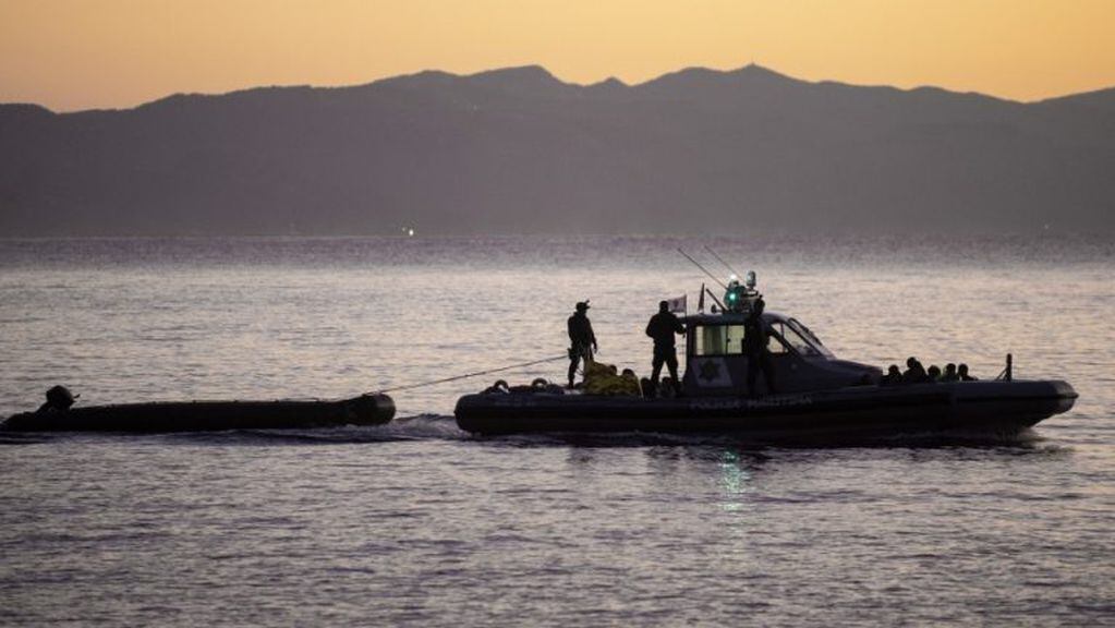Murieron 12 pesonas ahogadas al hundirse una embarcación en el mar Egeo