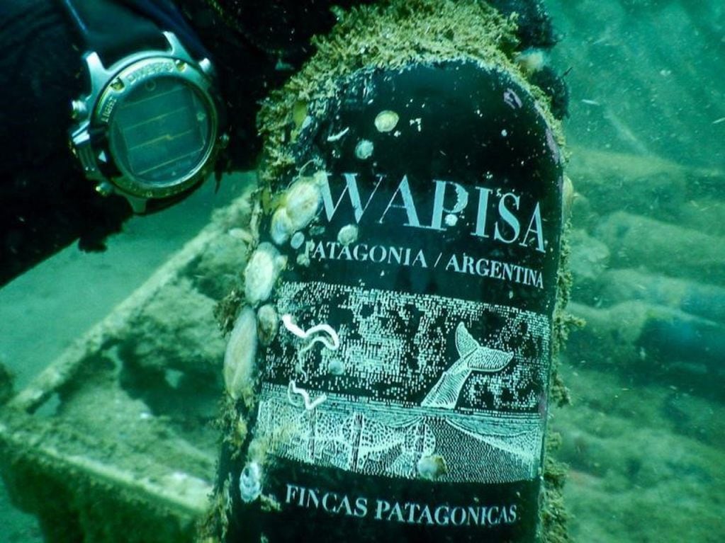 Wapisa Malbec: una de los 800 botellas que fueron sumergidas a 12 metros de profundidad en el mar.