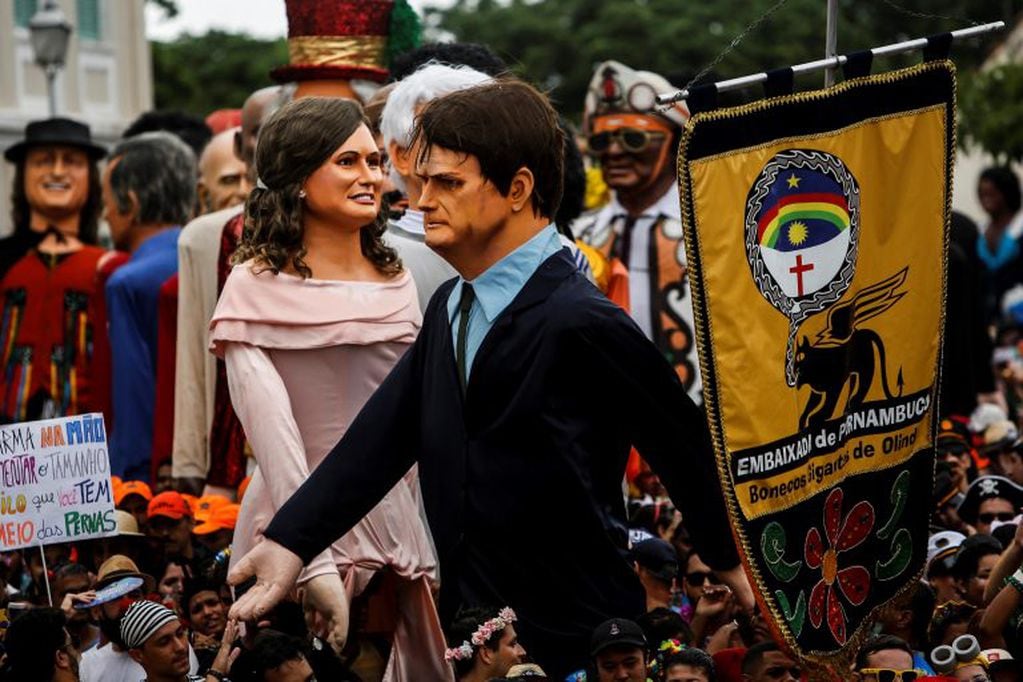 Críticas al presidente Jair Bolsonaro, y a la primera dama Michelle Bolsonaro
