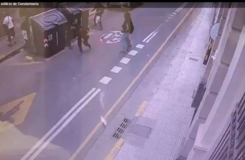 Bombas molotov en la mutual de Gendarmería (captura de video)