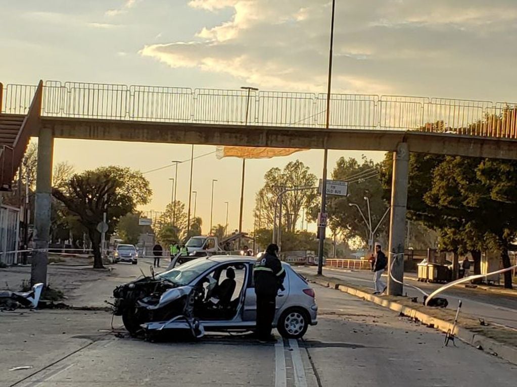El accidente ocurrió en avenida Sabattini en el marco de una picada entre dos autos.