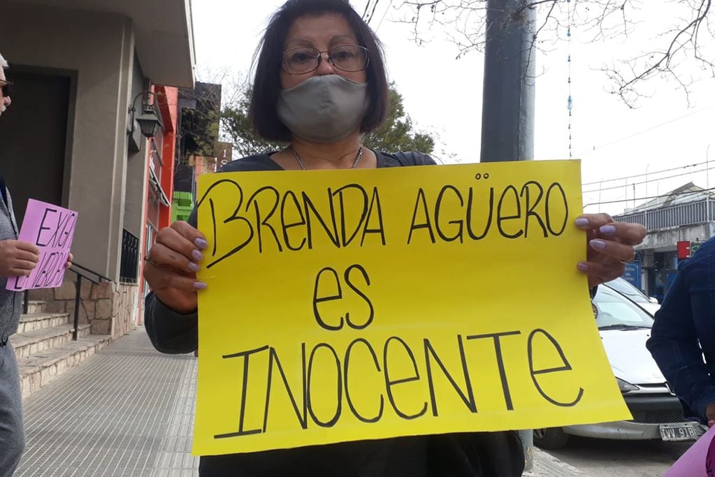 Familiares de Brenda Agüero marcharon en Río Ceballos (LaVoz).