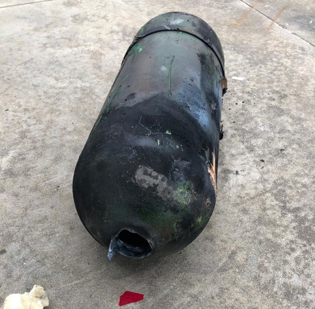 Explotó el botellón de oxígeno de un jet en San Fernando. (Foto: Twitter/@flyezequiel)