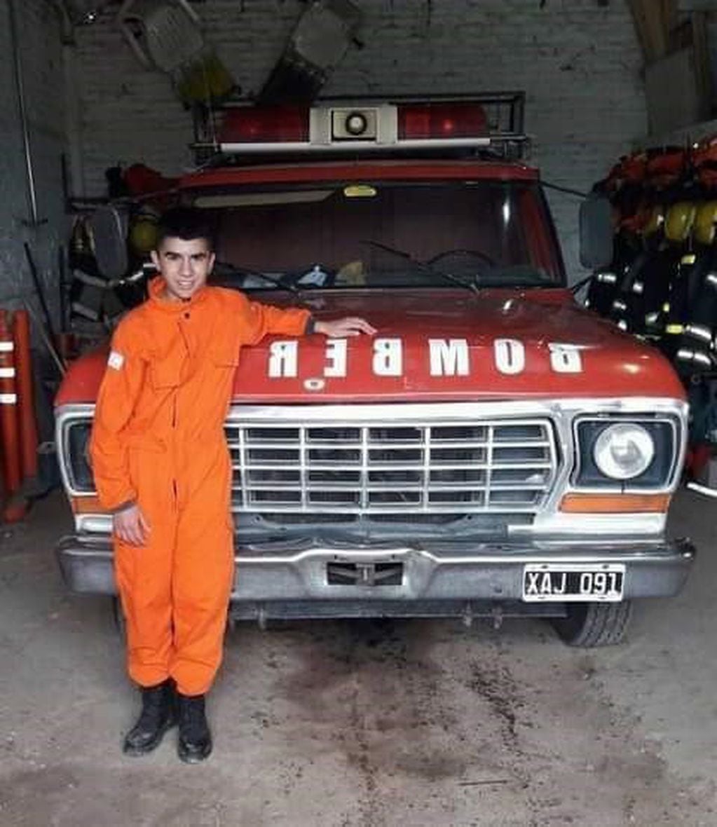 Joaquin Gimenez joven bombero de La Tordilla que salvo la vida de una menor