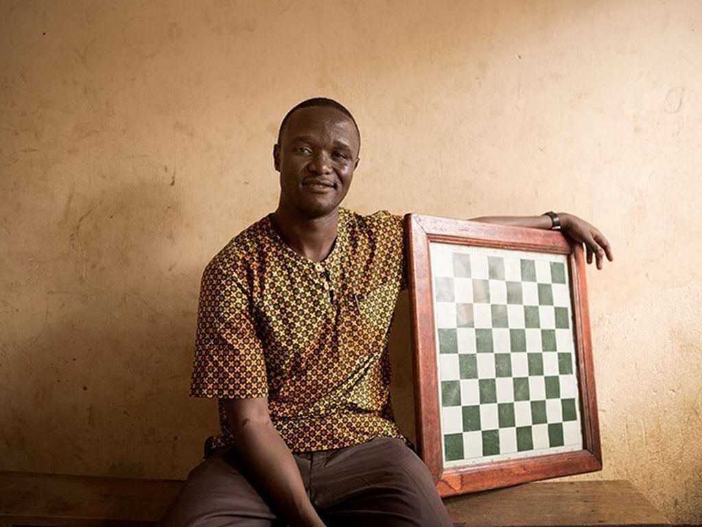 Robert Katende, dirige la fundación, Robert Katende Iniciative, que impulsa el ajedrez social en África.