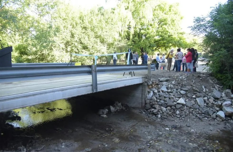 Alta Gracia: se inauguró el nuevo puente sobre el arroyo Los Paredones