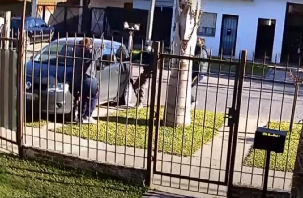 Le robaron el auto con su hijo adentro (Captura)